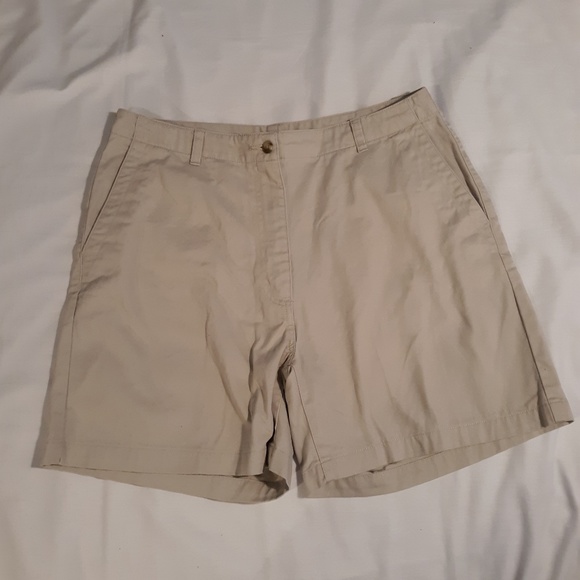 L.L.Bean Women's Khaki shorts size 14 Reg - Picture 1 of 4